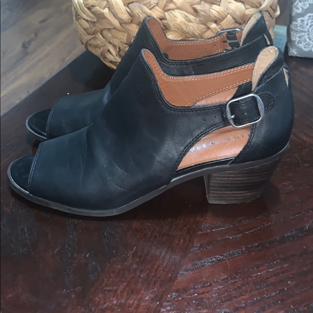 Lucky Brand black leather peep toe stacked heel - Picture 3 of 5